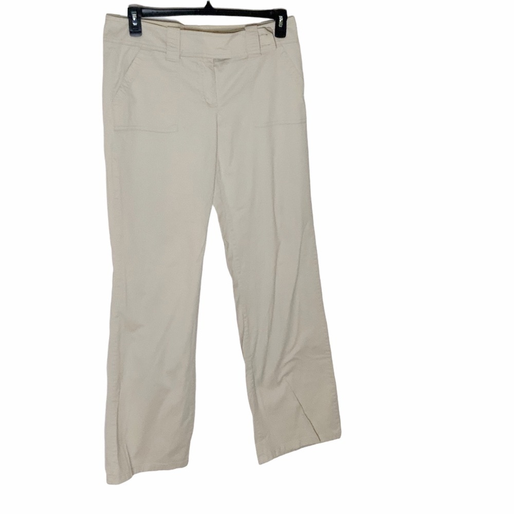 New YORK & COMPANY manhattan chino. Flare leg.